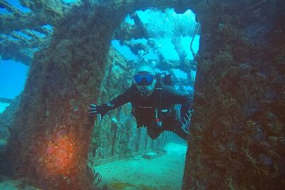 2 Tanks Scuba Diving Wreck and Reef in Cancun for Certified Divers - The small-group setup (6 people) and why it’s a big deal