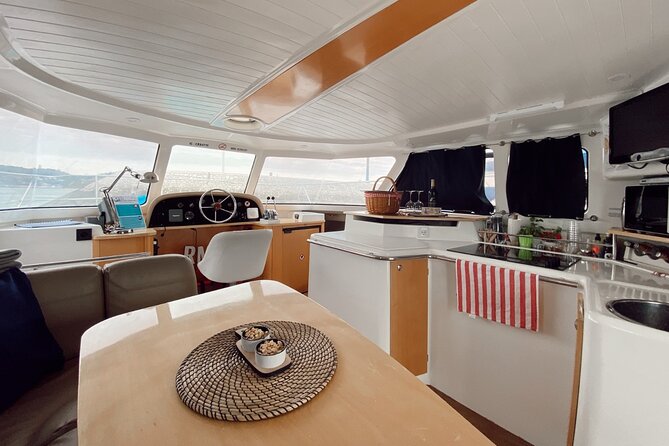 3 Hours Private Tour with Dives in Catamaran in Lisbon - What Makes the Crew and Onboard Service a Big Part of the Value