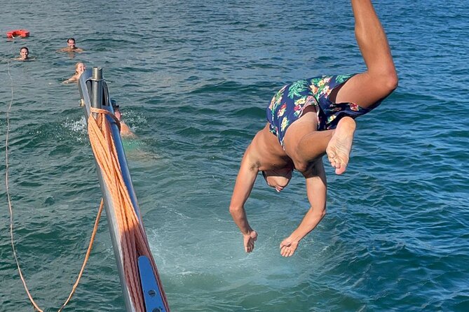 4 Hours Private Tour with Dives in Catamaran in Lisbon - Oeiras: The Swim Stop and Cocktail Break