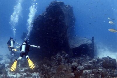 Aruba 2-Tank Dive Excursion for Certified Divers - Pickup, Meeting Point, and the Floating Boat-Day Comfort Factor
