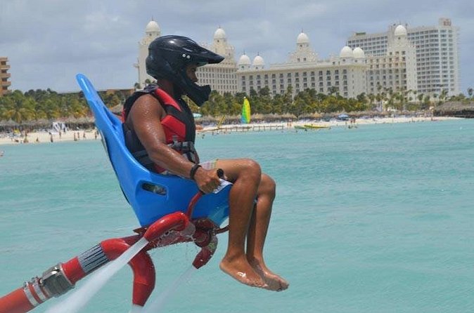 Aruba Flyboarding & Jetovator Experience: Fly Like a Bird & Dive Like a Dolphin - “Fly like a bird” and “dolphin-style” splashes: reading the experience correctly