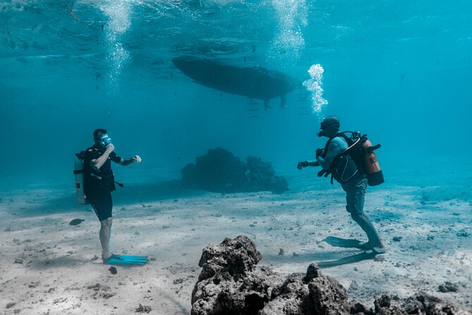Baptism diving in the turquoise waters of Tahiti - Underwater sensations you’re likely to notice fast