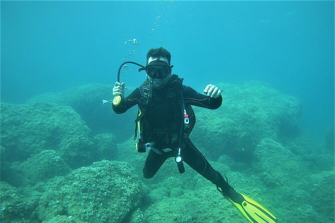 "Baptism of the Sea: Diving on the Island of Elba" - How the dinghy ride shapes your route: Top sites chosen by weather