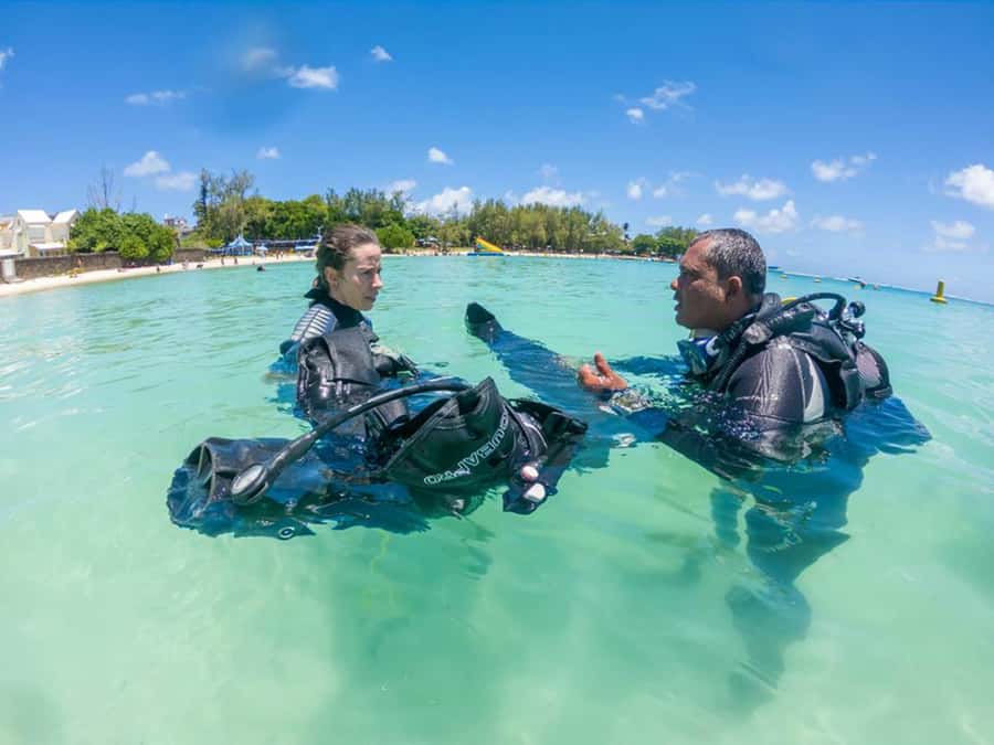 Blue Bay: LEARN TO DIVE TODAY with CORAL DIVING Team - The 2-hour flow: gear, breath control, shallow practice, open-water time