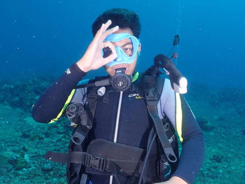 Boracay: Introduction to Scuba Diving Experience - Getting oriented at Astoria Station 1 (in front of Tiger Sugar)