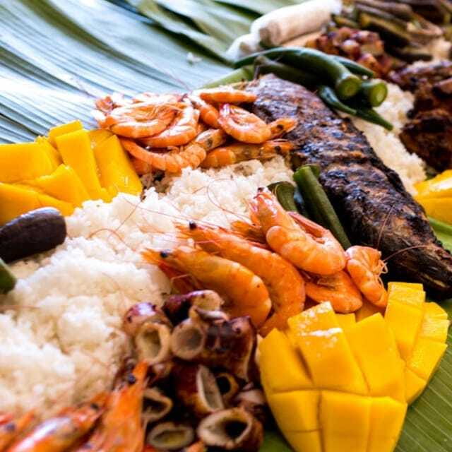 Boracay: Island Hopping with Buffet Lunch & Helmet Diving - Buffet lunch: not an afterthought, and why that matters