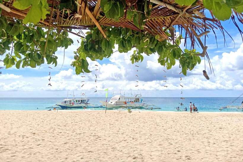 Boracay: Island Hopping with Crystal Kayak & Helmet Diving - Meeting at Astoria Boracay: find the guide fast