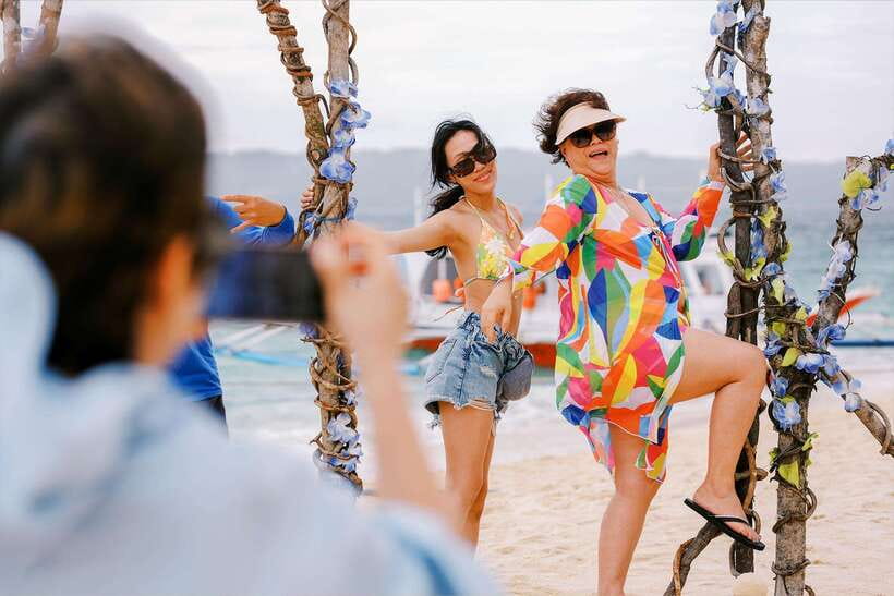 Boracay: Island Hopping with Crystal Kayak & Helmet Diving - Crystal kayak photo-op: how to time your sunscreen and photos