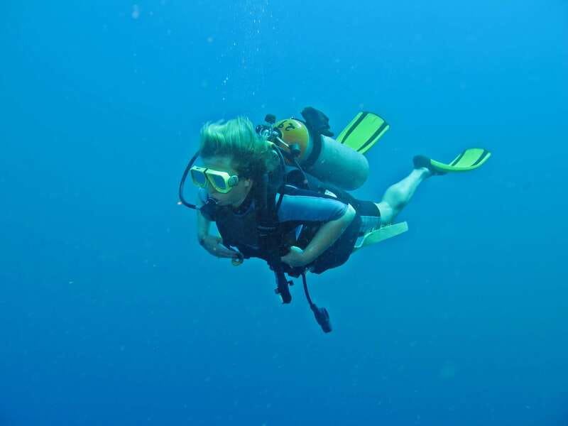 Cabo San Lucas: Beginners Diving Experience w/ Water & Snack - Protected Waters Around Cabo: Why This Location Works for Beginners