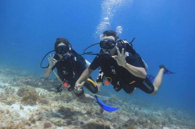 Cancun: Dive Underwater Museum & Manchones Reef - Getting set up at Sotavento Marina with Coconut Divers