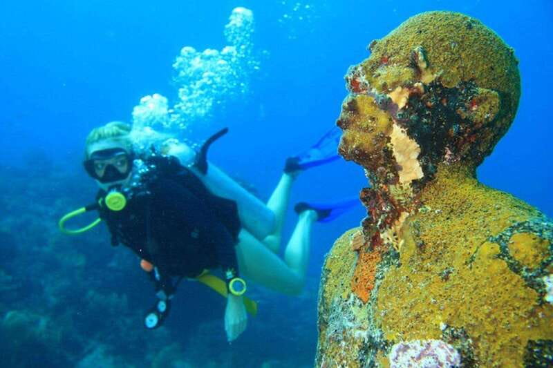 Cancun: Dive Underwater Museum & Manchones Reef - Morning timing: 9:00 AM boat departure and a calm pace