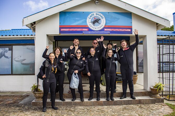 Cape Shark Diving Adventures - The cage session: six-person rotation and what to watch for