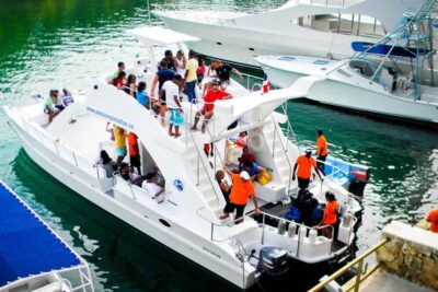 Catalina Island Scuba Diving Tour from Punta Cana - Catamaran to Catalina Island: when the weather turns into part of the fun