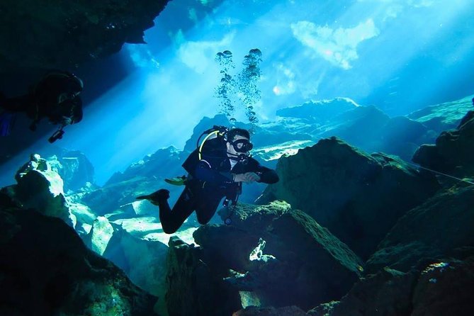 Cenotes diving - Tajma Ha: a bat-cave room with ceiling holes and big chambers