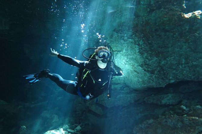 Cenotes diving - Equipment and instruction: why it matters more than gear names