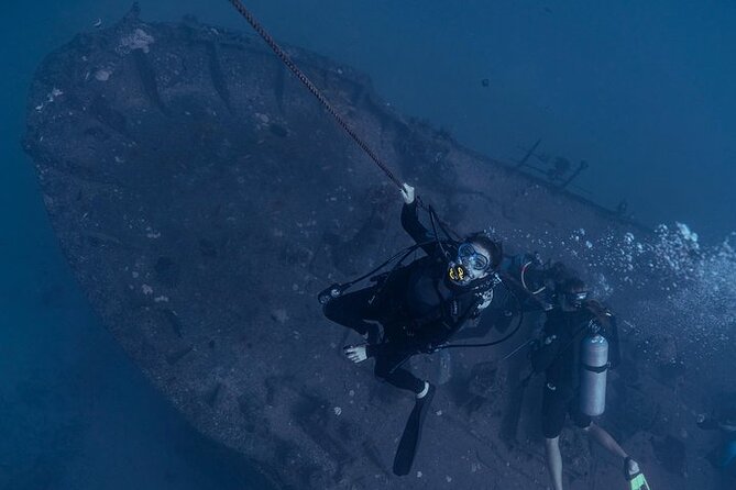 Certified Divers: Best 2-Tank Wrecks & Reef Boat Dive All Inclusive From Waikiki - Stop 2: the reef session for turtles, manta sightings, and reef fish