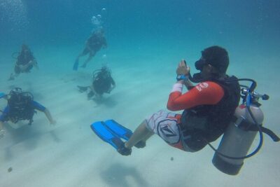 Discover Scuba Diving - DSD - Theory class: the rules that make the water feel less scary