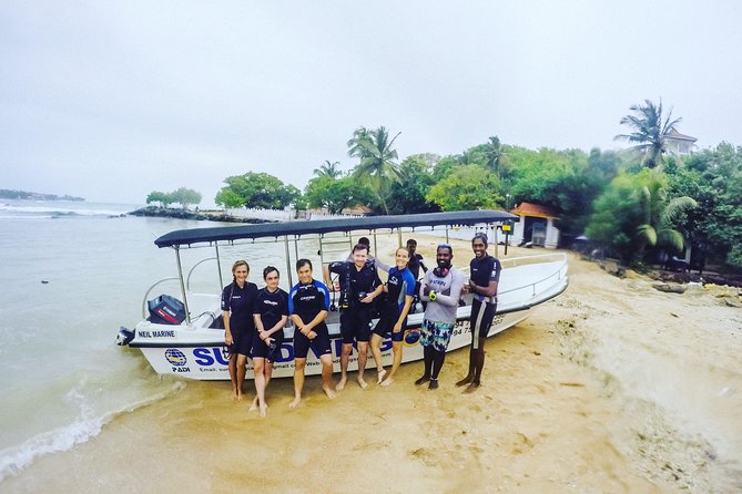 Discover SCUBA Diving in Beautiful Unawatuna Bay - The 1m lagoon practice: how you learn breathing and buddy signals