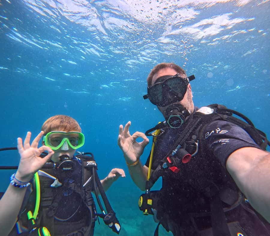DISCOVER SCUBA DIVING IN LEMORNE with EasydiveMauritius - Where you eat afterward: Lux restaurant or Filaos