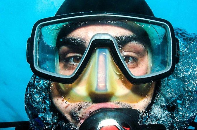 Discovery Scuba Dive. - Safety pacing: what it feels like when the coach stays close