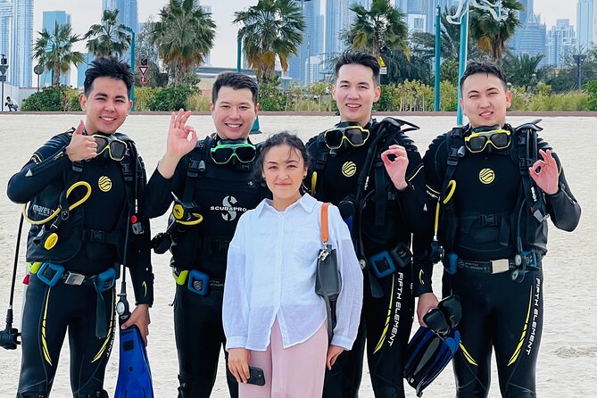 Discovery Scuba Diving in Dubai - Photos, videos, snacks, towels, and slippers: the comfort perks that matter