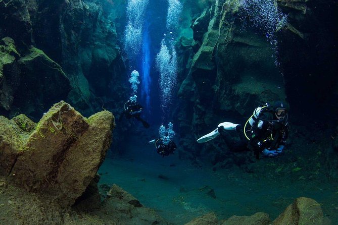 Dive the Divide: Silfra Fissure Scuba Tour | Reykjavik Pickup - Guides, group size, and the pace: why the small setup helps (and when it doesn’t)