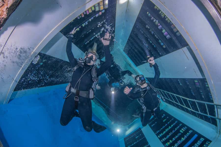 Dubai: Guided Scuba Dive for Certified divers at Deep Dive - Key things you’ll notice right away