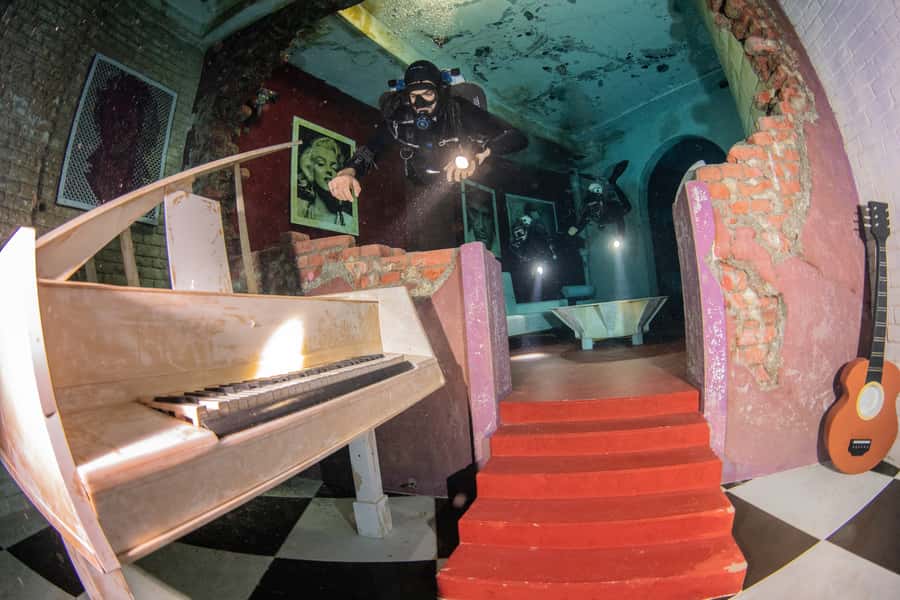 Dubai: Guided Scuba Dive for Certified divers at Deep Dive - Your depth plan: 10m, 18m, or 30m (and why it matters)