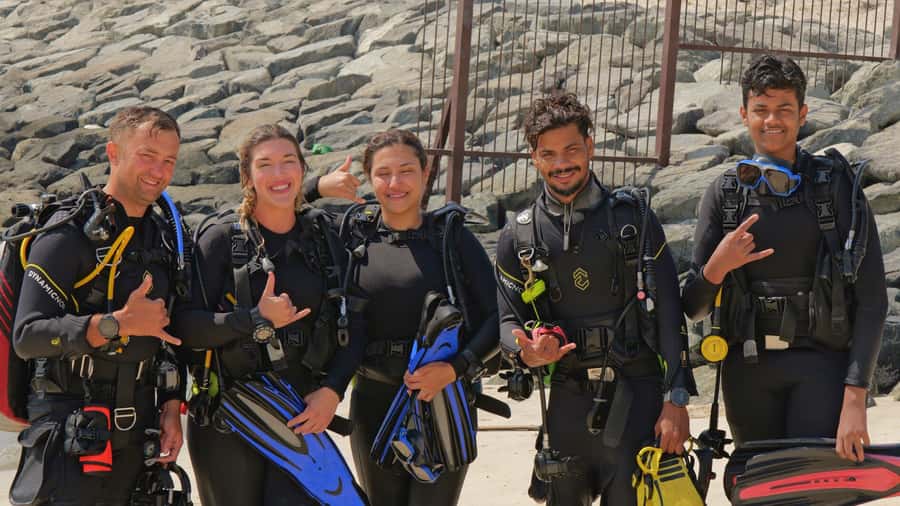 Dubai: VIP Private Scuba Dive with Free Hotel Transfer - Instructor time, languages, and what helps first-timers feel safe