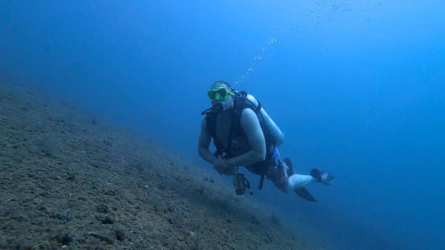 Dubai: VIP Private Scuba Dive with Free Hotel Transfer - What you get: equipment, towels/slippers, refreshments, and photos/videos