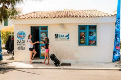 Exciting PADI Discover Scuba Diving Experience Isola Bella Marine Park Taormina - First Underwater Session at Max 6 Meters: Skills First, Then Confidence