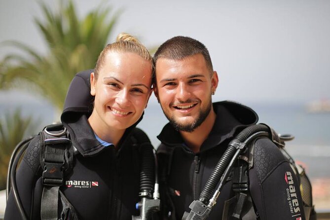First Dive Experience in Tenerife - The 30-minute briefing: safety, gear fitting, and breathing basics
