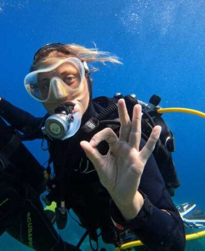 First Scuba Diving Experience in Calvi (From 8 yo) - From Port de Plaisance to the boat in 15 minutes