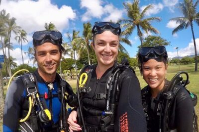 First-Time Scuba Diving in Honolulu + Free Videos - Safety Briefing First: How They Build Confidence in Waist-Deep Water