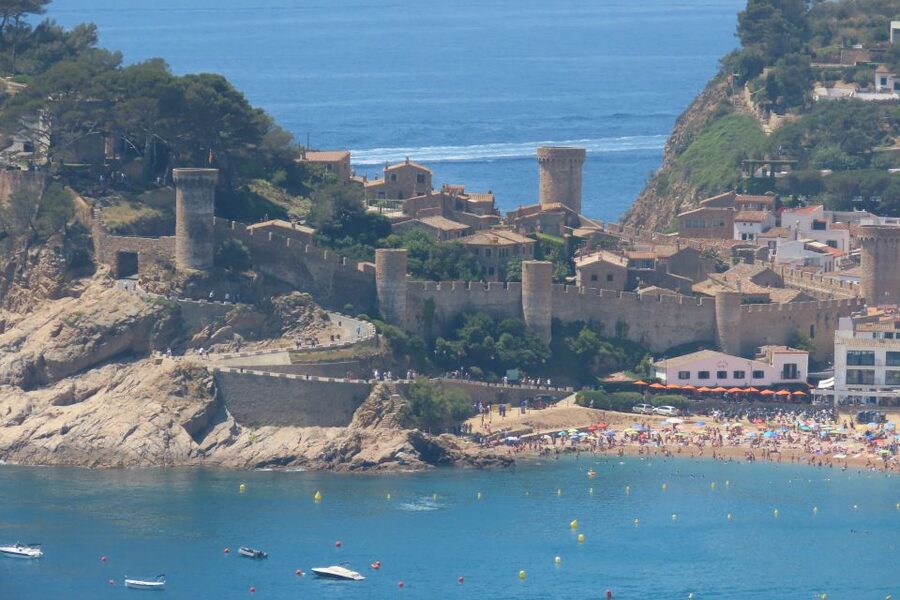 From Barcelona: Tossa de Mar Scuba Diving and 3-Course Meal - From Barcelona to Costa Brava: the ride sets the tone