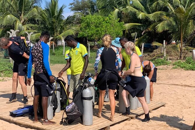 Fun Dives For Certified Divers - Boats, engines, and group control: why the max-five setup matters