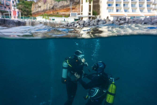 Funchal: Scuba Diving Experience for Beginners - Pool practice: your confidence gym before the sea