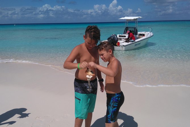 Gibbs Cay Stingray and Conch Dive Adventure - How the Live Conch Collection Feeds Your Lunch
