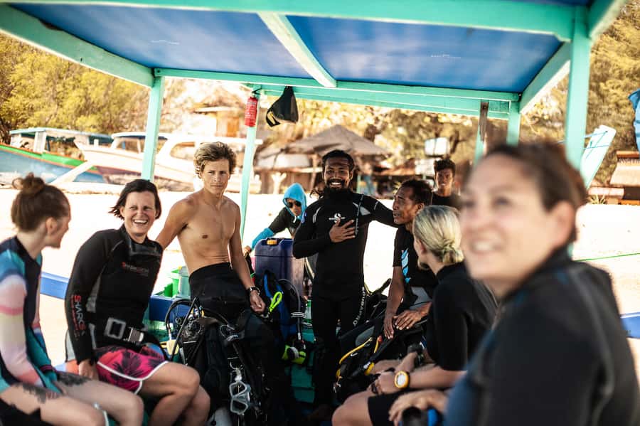 Gili Meno: Discover Scuba Diving for the first time - The Ocean Underwater Session: Turtle City, Reefs, and Schools of Fish
