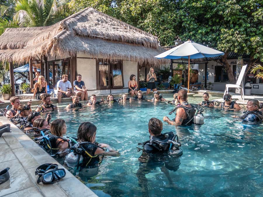 Gili Trawangan : Discovery Scuba Diving - Pool training and gear rental: why this makes first-timers less nervous