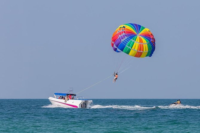 Grand Island Adventure: Diving and Water Sports Thrills - Food, Photos, and the Hot-Sun Waiting Game