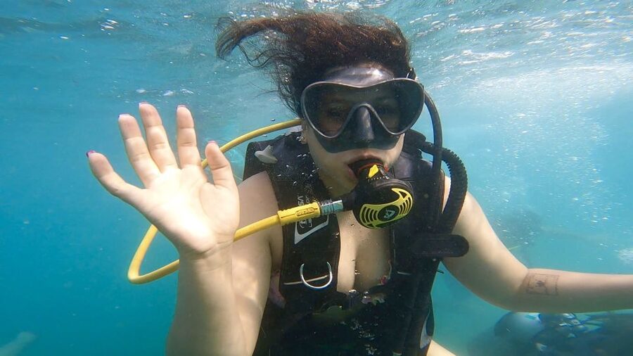 Honolulu: Beginner Scuba Diving Tour With Free Videos - Small-Group Dynamics: Why Up to 4 People Feels Better