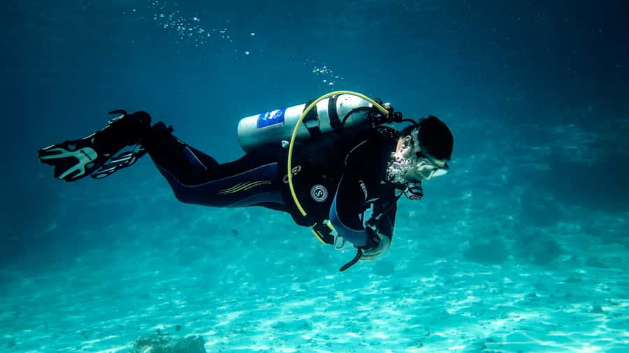 Hurghada: 1, 2, 3, 4, or, 5-Day Scuba Diving Package - Lunch on the yacht and the warm all-inclusive touch