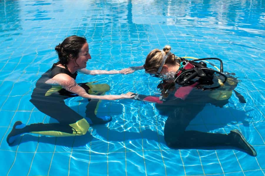 Hurghada: PADI Diving Courses packages - The boat ride: short sailing blocks, then real water time