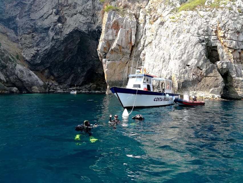 L'Estartit: Dive and Snorkeling in Montgrí Natural Park - From Medaqua store to the water: quick, clear, and efficient