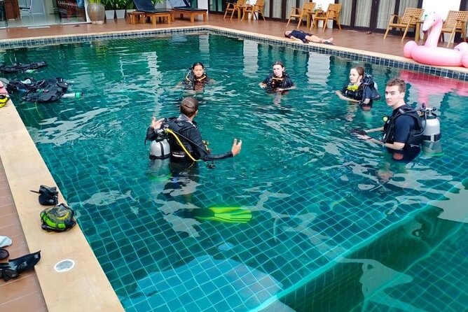 La Bombona Diving Koh Tao Open Water Course - Meeting point and hours: keep your morning simple