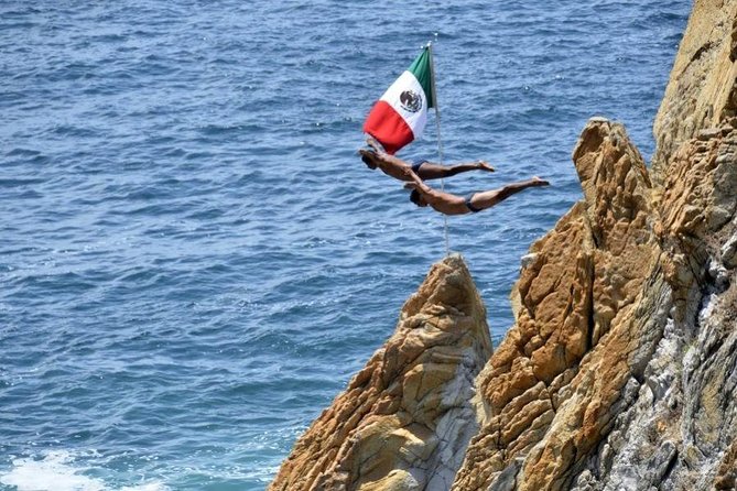 Lagoon Adventure: Jungle, Turtle Release & Cliff Diving Spectacle - The best part of Acapulco is how fast it shifts