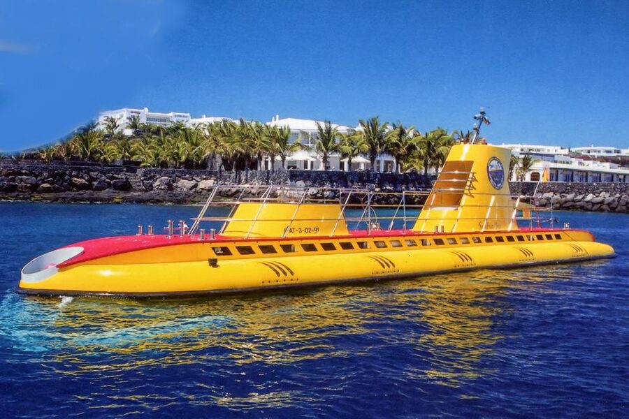 Lanzarote: Real Submarine Dive - The 1-hour flow: meeting at Puerto Calero and settling in