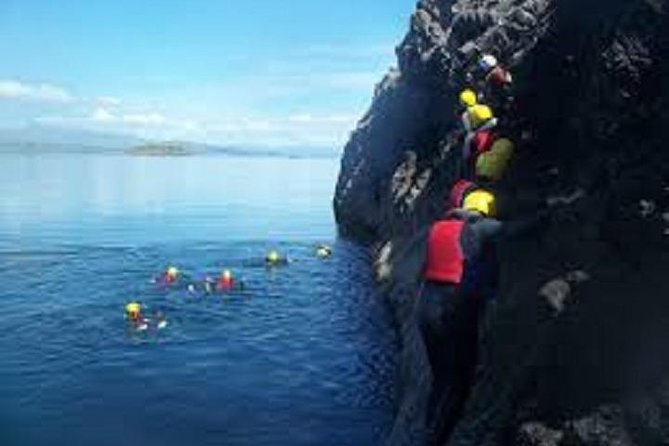Lisbon Active Tourism - Diving in Arrábia - Sesimbra - The safety briefing and skills you’ll practice before getting in the water