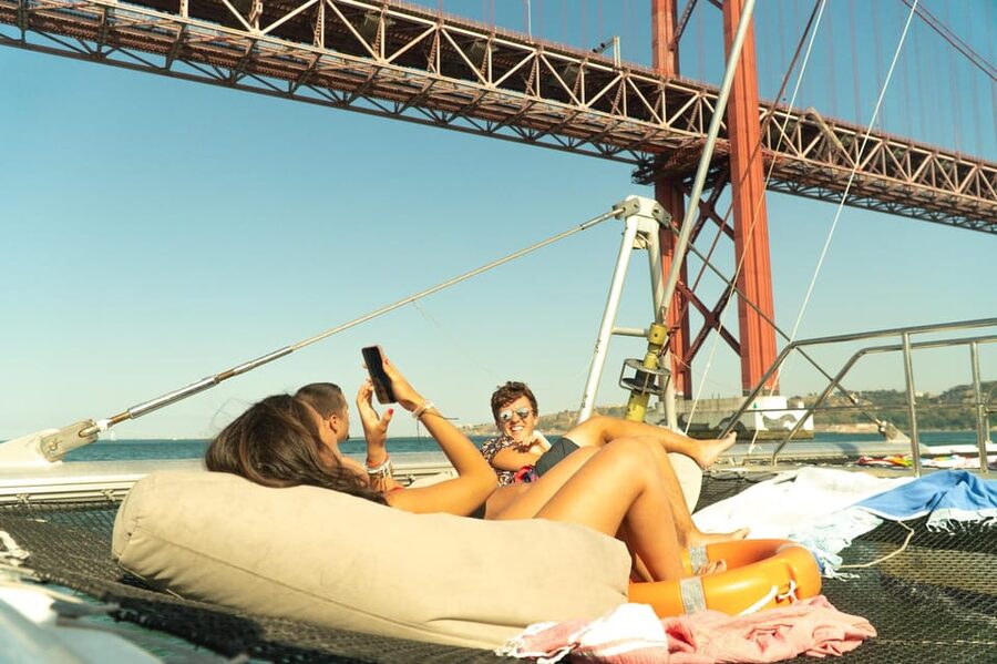 Lisbon: Catamaran Boat Party with Music, Open Bar & Dives - A 3-hour catamaran party on the Tagus: what you’re buying